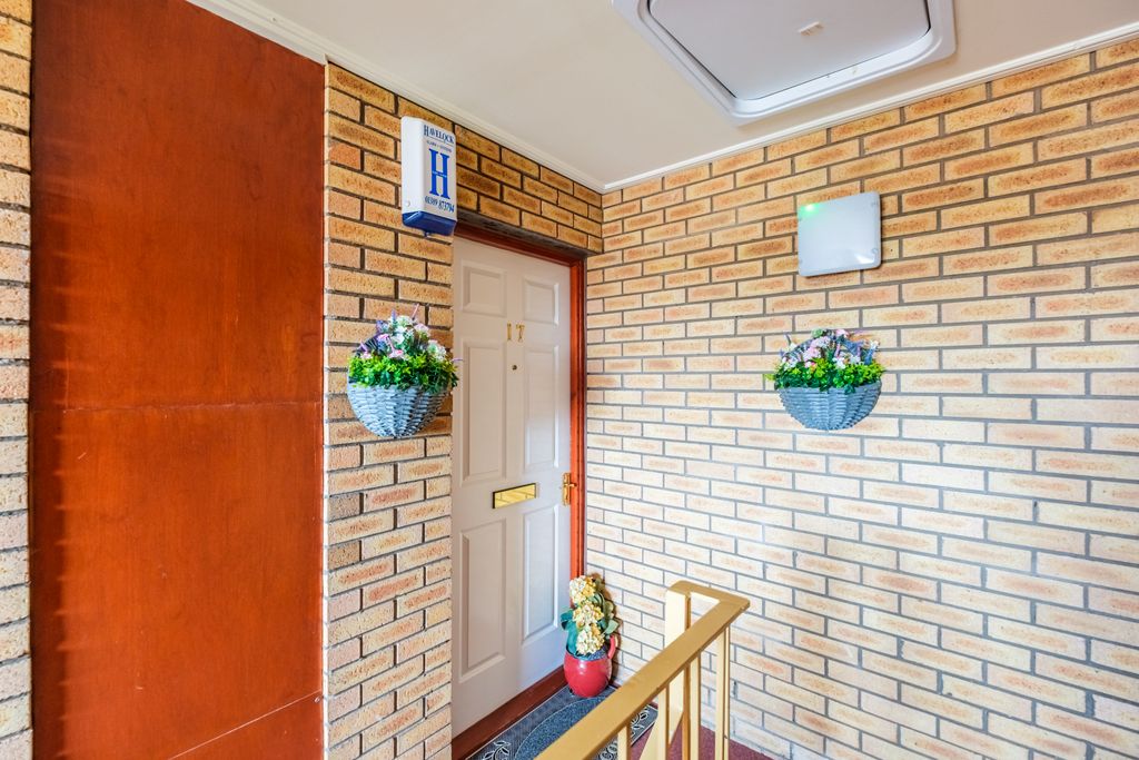 Property photo 2 of 23