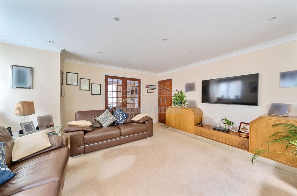 Property photo 3 of 9 E3c2A223-B6d8-49c3-8602-c1d6c0A69d5E.Jpg