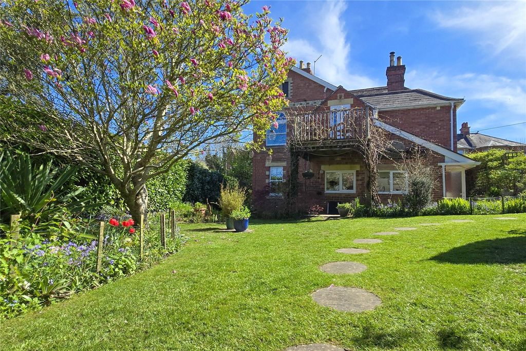 Property photo 3 of 40 External