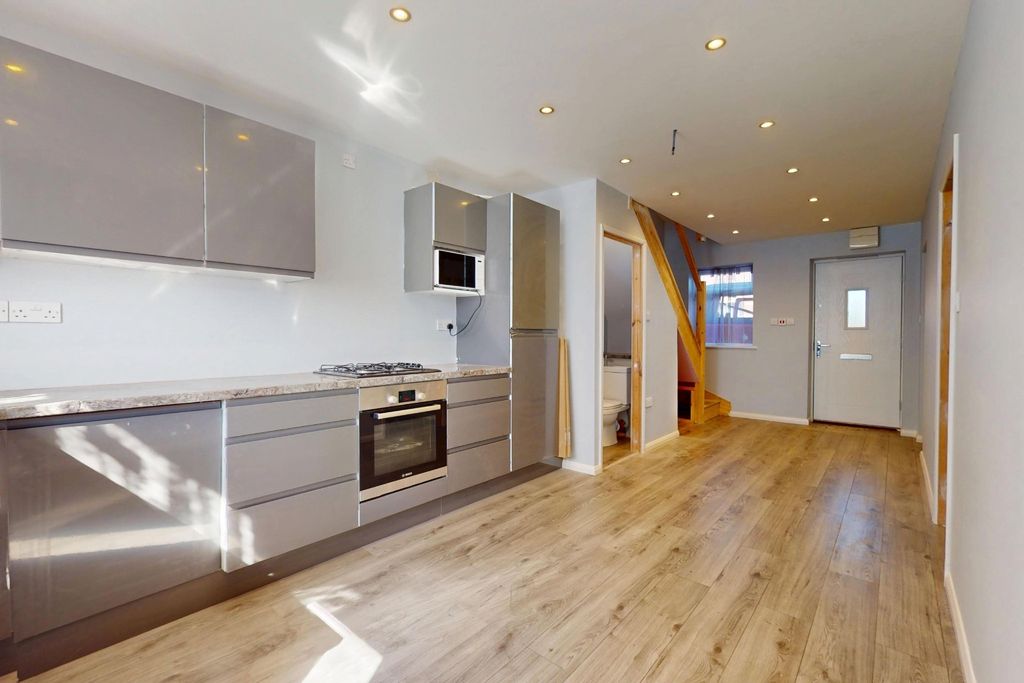 Property photo 2 of 21 5082021
