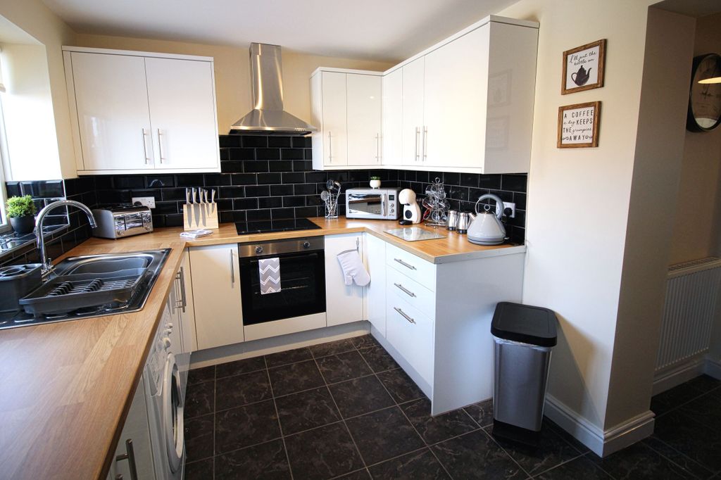 Property photo 2 of 17 Kitchen