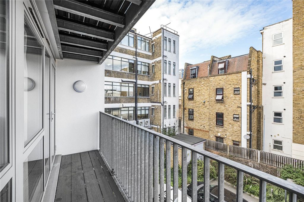 Property photo 3 of 10 Balcony