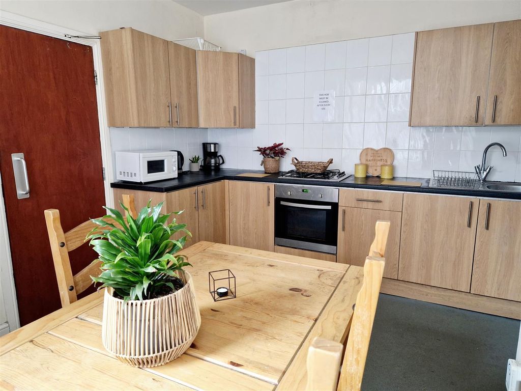 Property photo 1 of 10 HMO Property For Rent