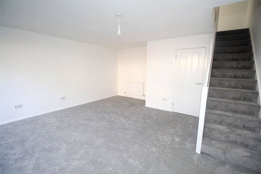 Property photo 3 of 7 Living Room