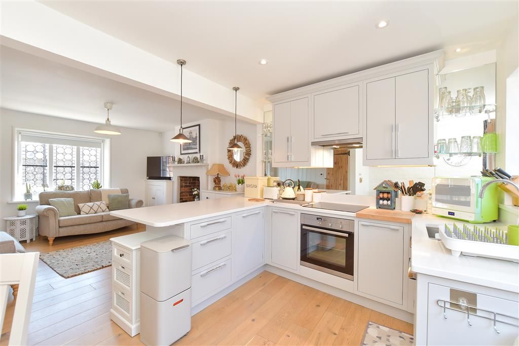 Property photo 3 of 12 Kitchen/ Dining Area