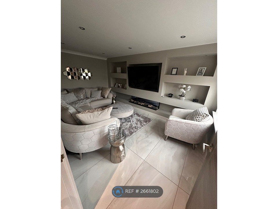 Property photo 2 of 26 Living Room