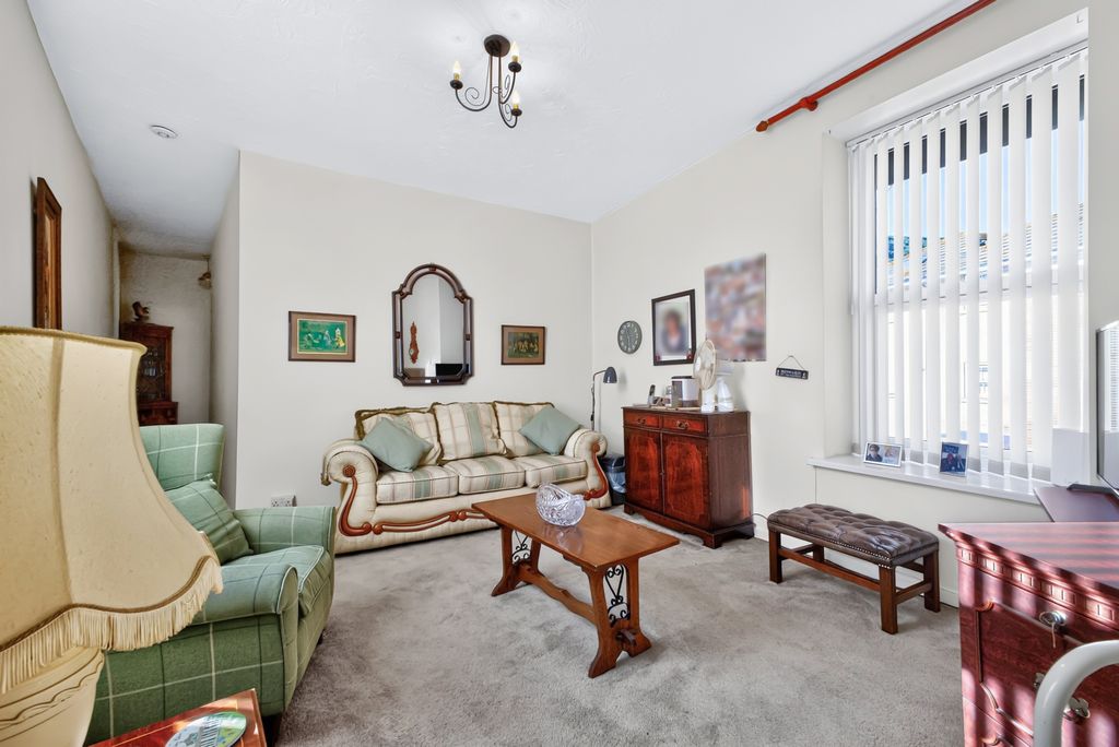 Property photo 3 of 17 Pbox-Img.Jpg