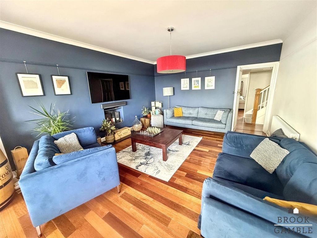 Property photo 2 of 39 01323 438506