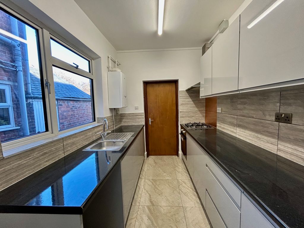 Property photo 3 of 5 Kitchen
