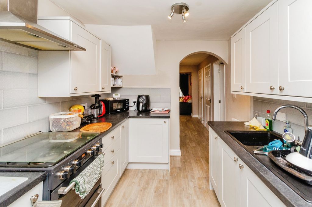 Property photo 2 of 19 Kitchen