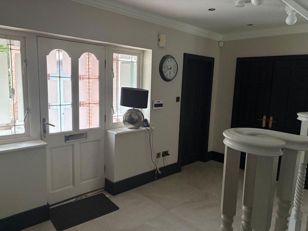 Property photo 3 of 52