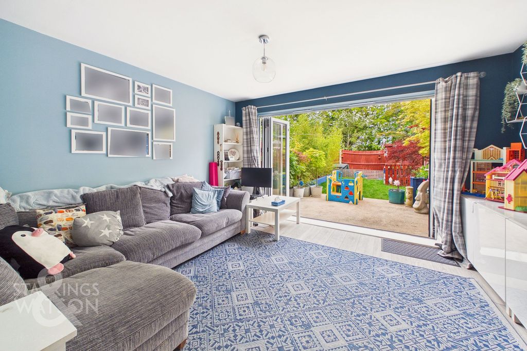 Property photo 2 of 23