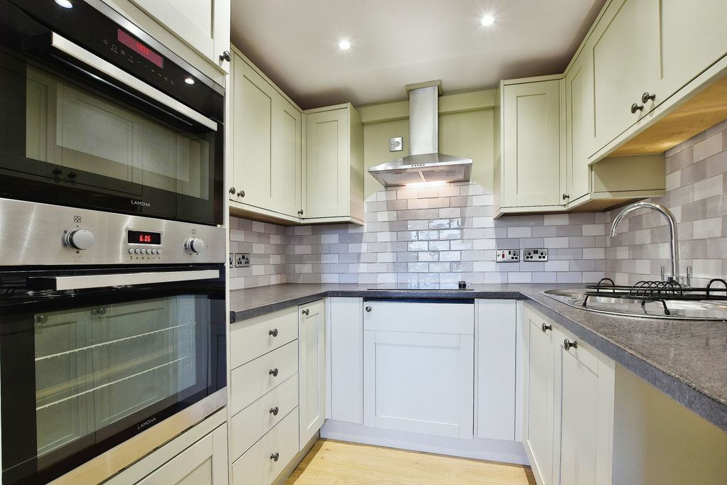 Property photo 2 of 15 Kitchen