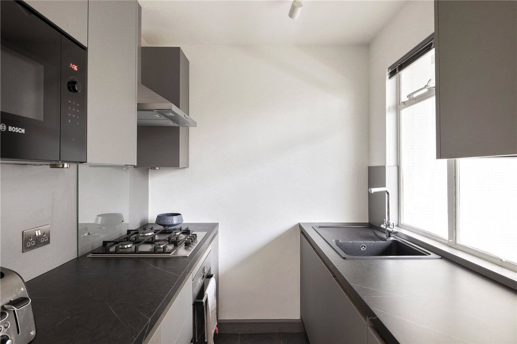 Property photo 3 of 17 Kitchen