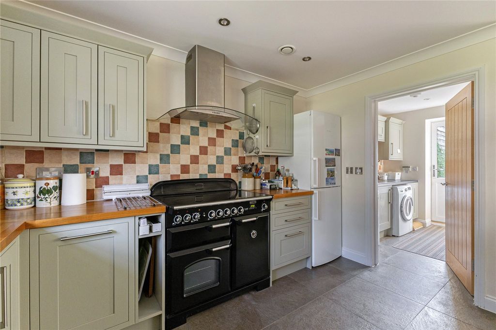 Property photo 3 of 14 Kitchen