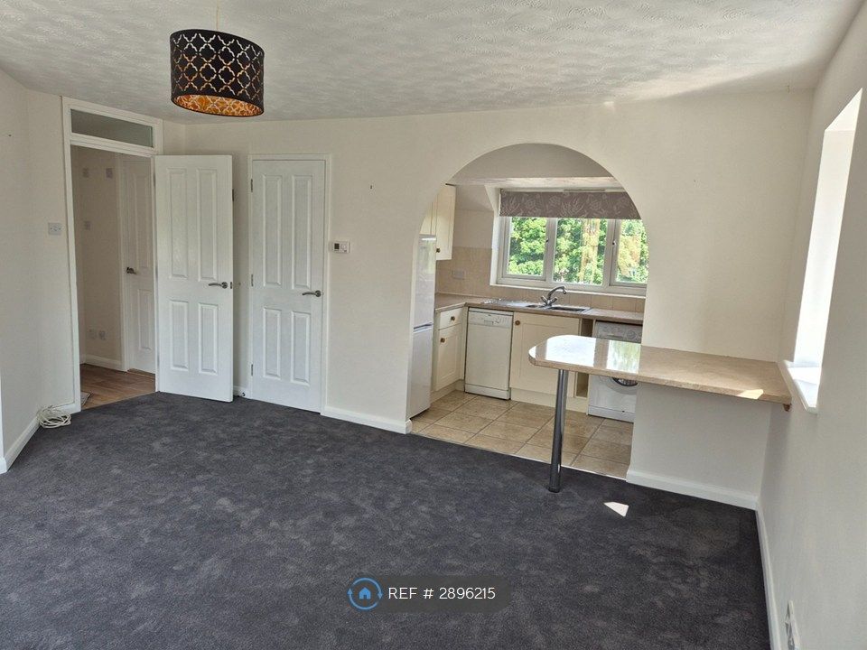Property photo 3 of 13 Livingroom