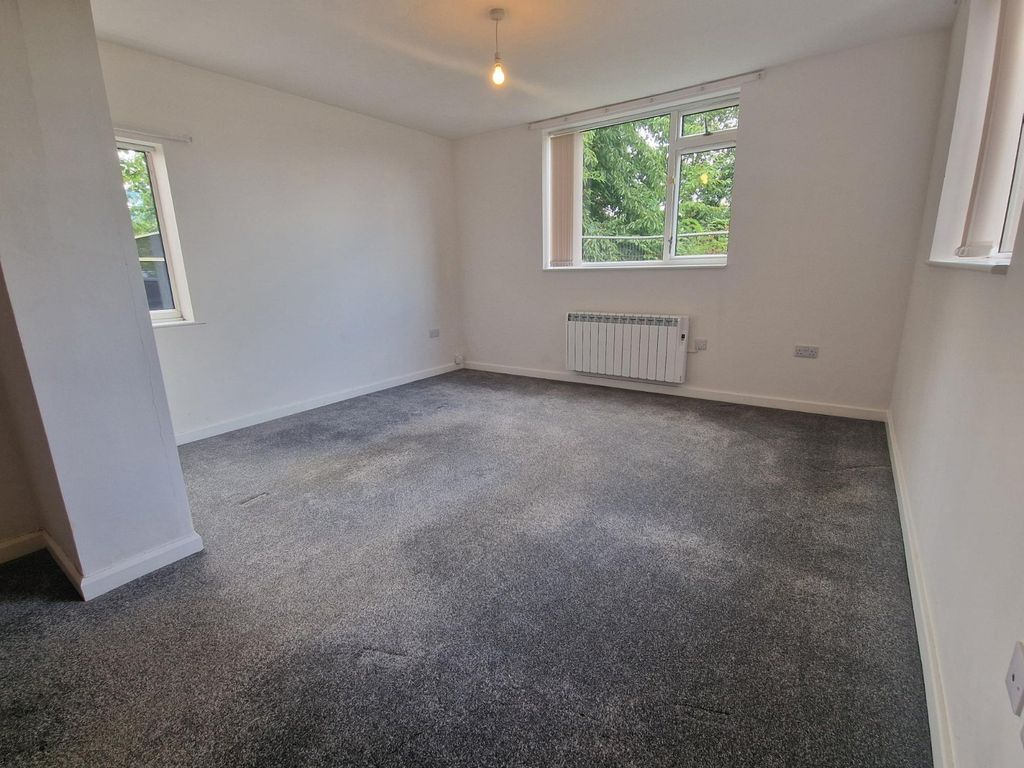 Property photo 2 of 6 Picture No. 14