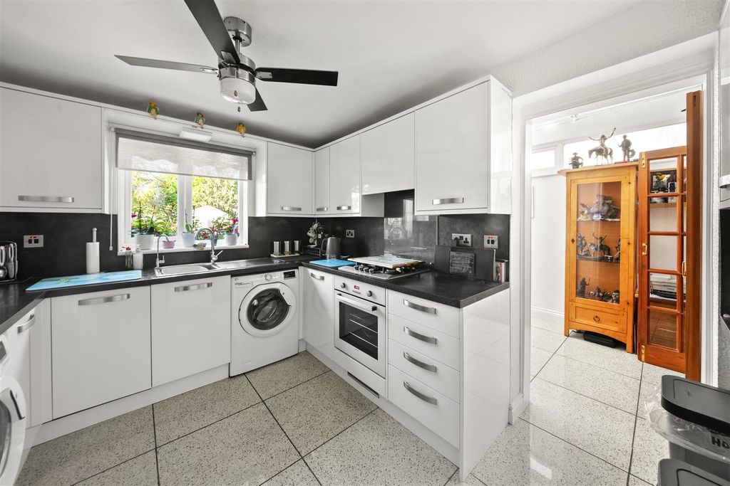 Property photo 3 of 17 5