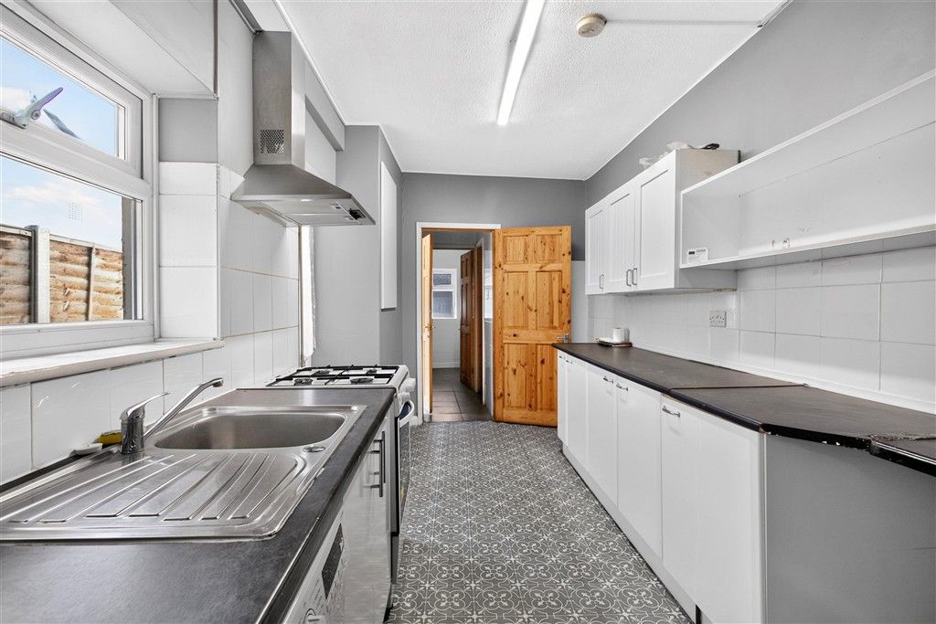 Property photo 3 of 12 Kitchen