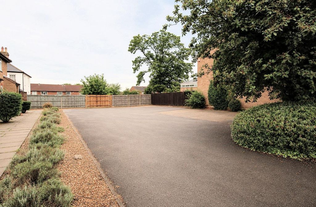 Property photo 2 of 17 Allocated Off Road Parking Area