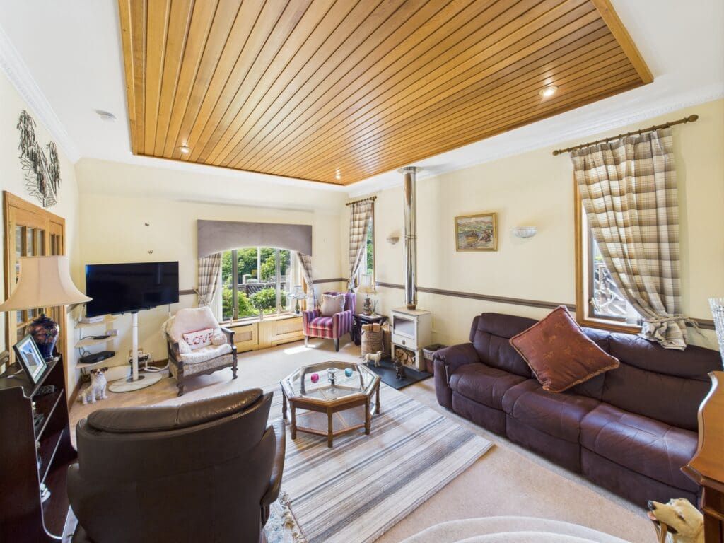 Property photo 2 of 32