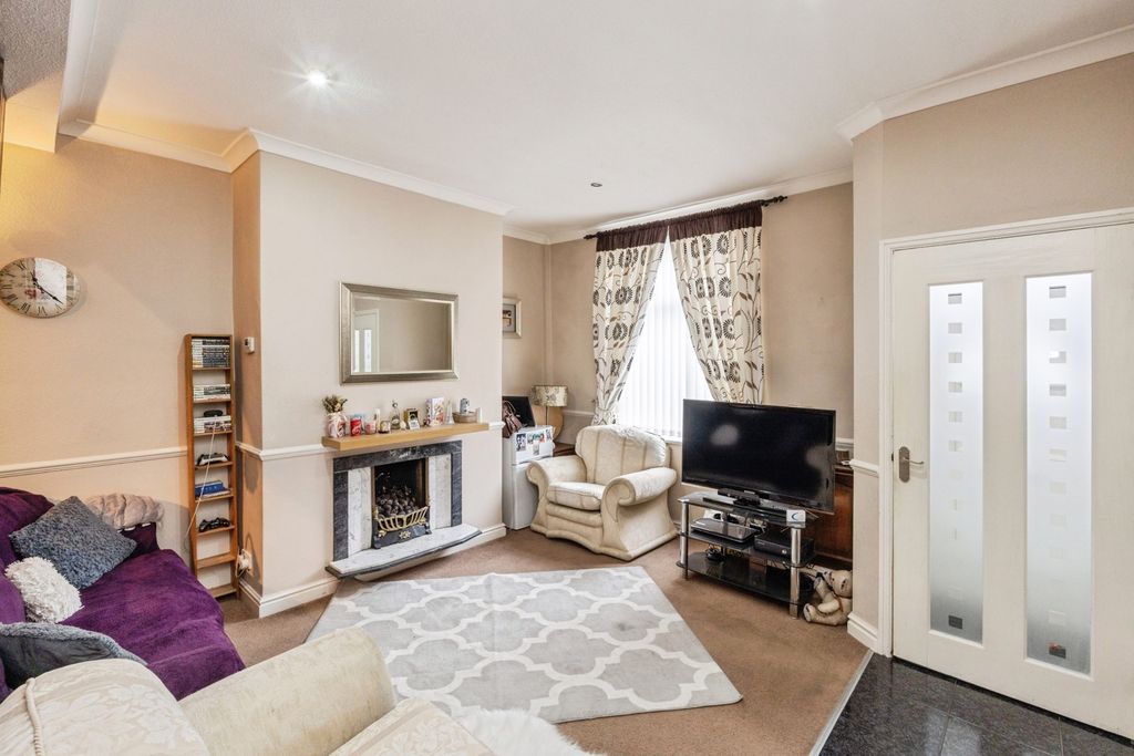 Property photo 2 of 17 Photo