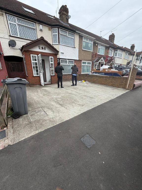 Property photo 1 of 23 4 Bed Terraced House To Rent Berkeley Avenue, Hounslow, Tw4 6Lb