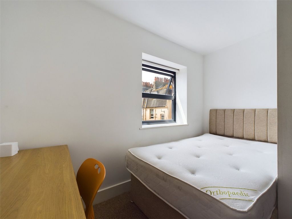 Property photo 1 of 10 Bedoom-Flat-To-Rent