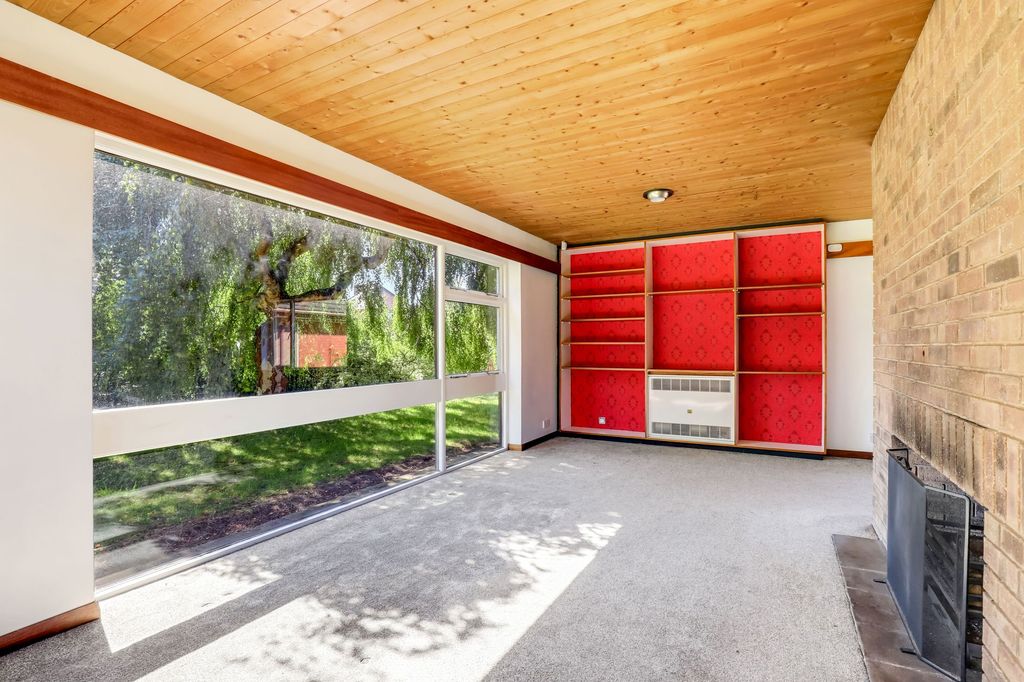 Property photo 2 of 25