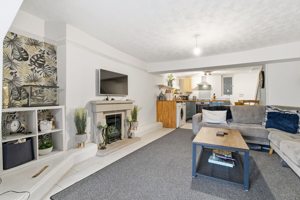 Property photo 2 of 24