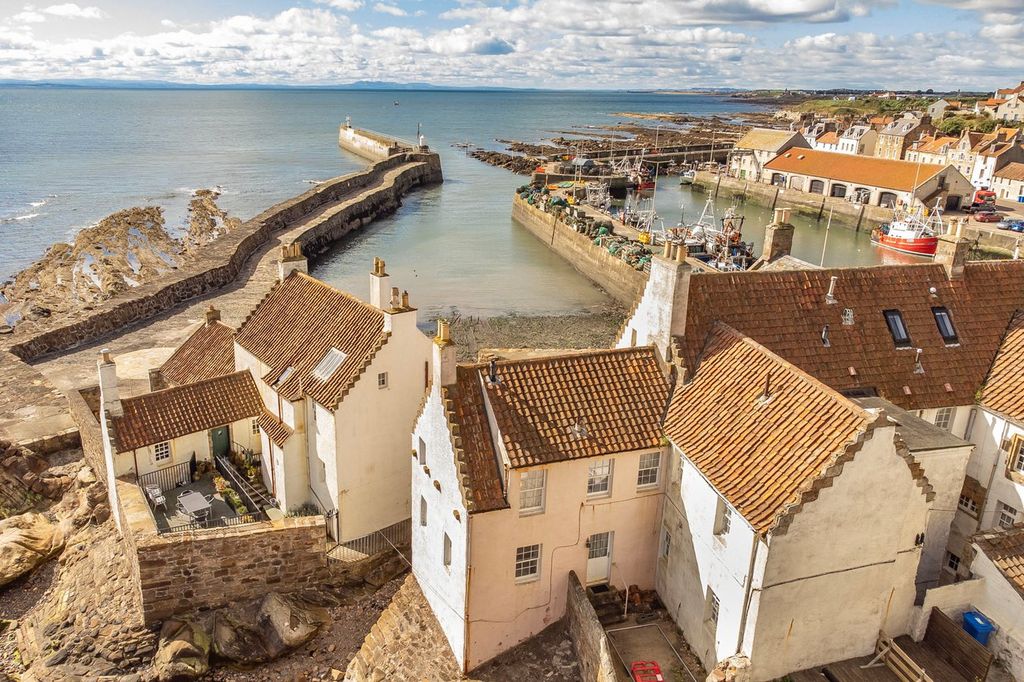 Property photo 2 of 19