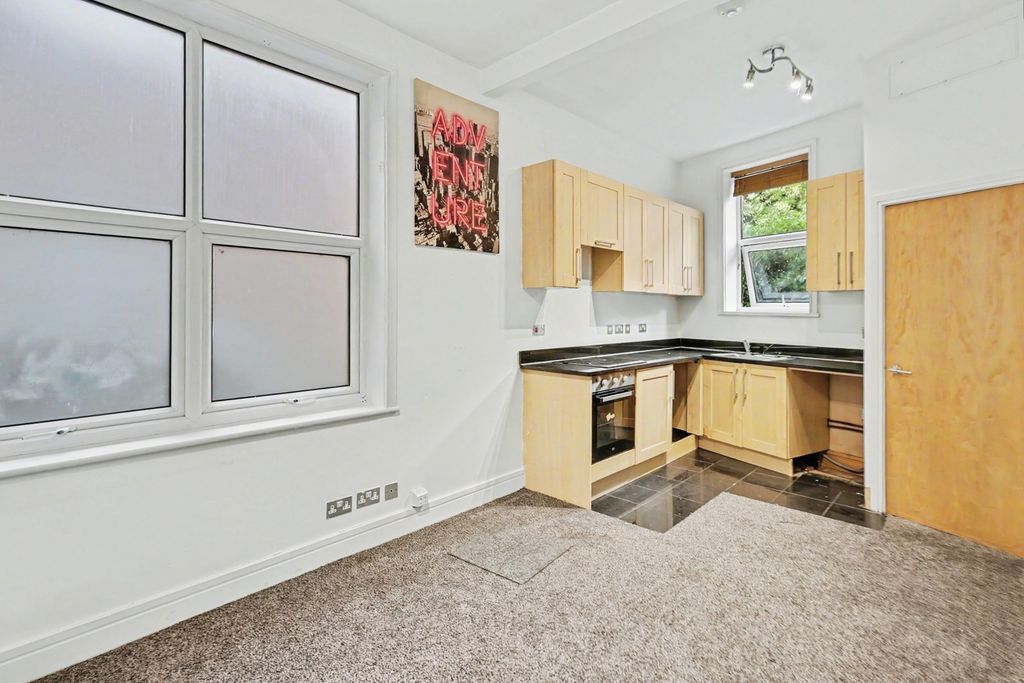 Property photo 2 of 10 Pbox-Img.Jpg