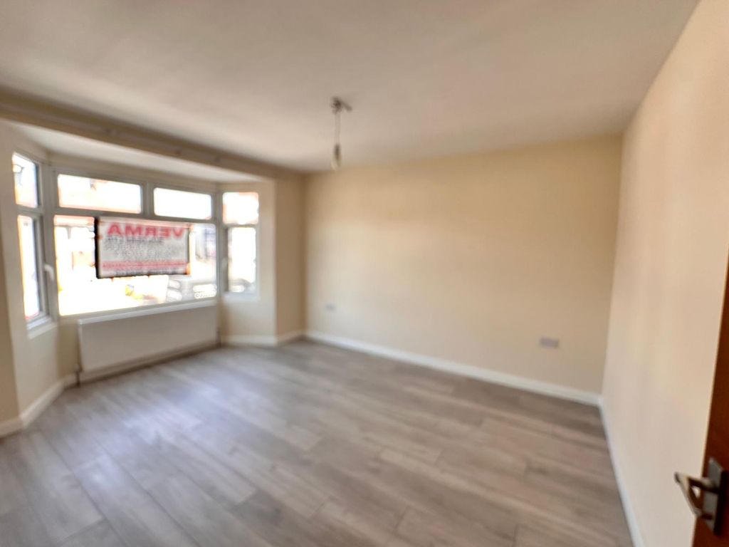 Property photo 2 of 7 Western Road (2)
