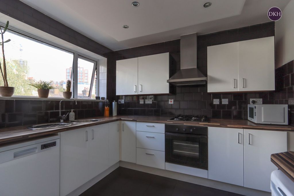 Property photo 3 of 9 Picture No. 14