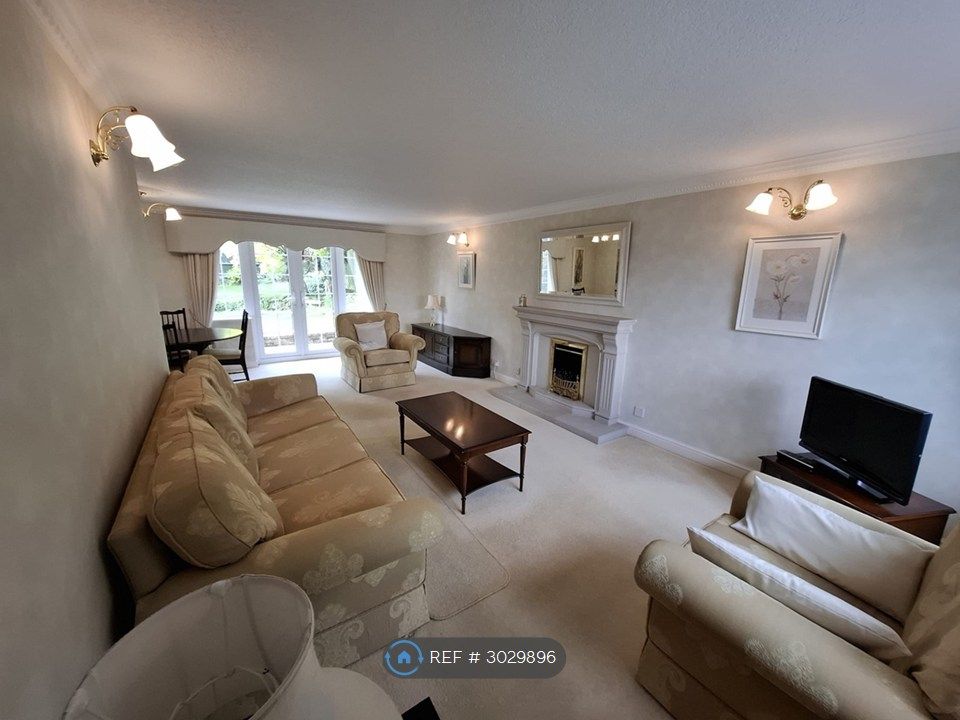 Property photo 3 of 18 Living Room