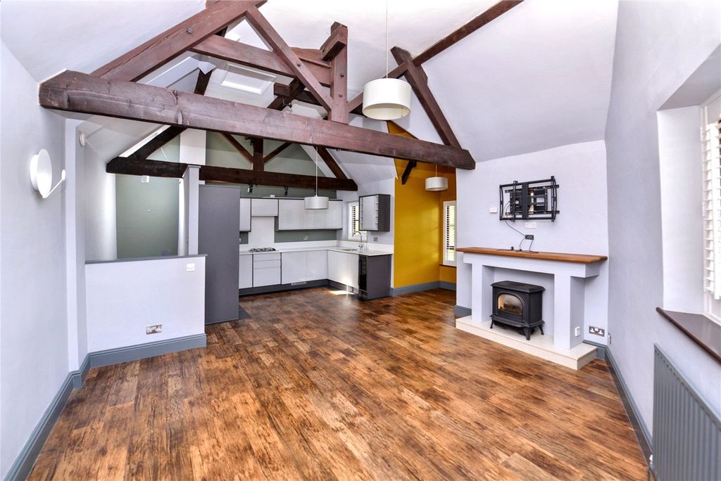 Property photo 2 of 12 Kitchen/Reception