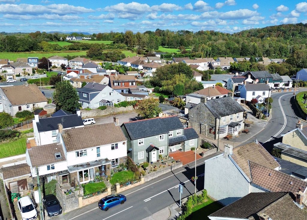 Property photo 3 of 19