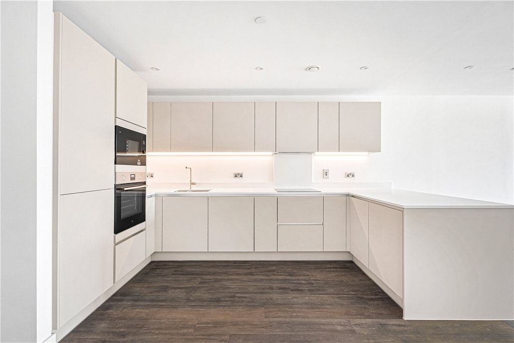 Property photo 2 of 18 Picture No. 01