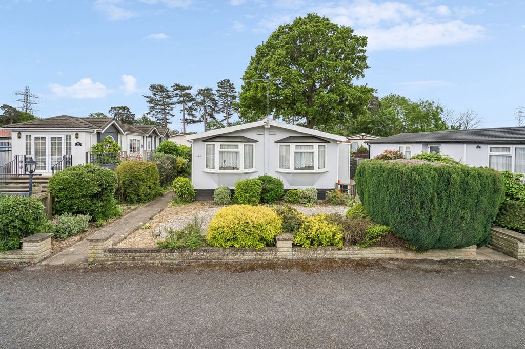 Property photo 1 of 27