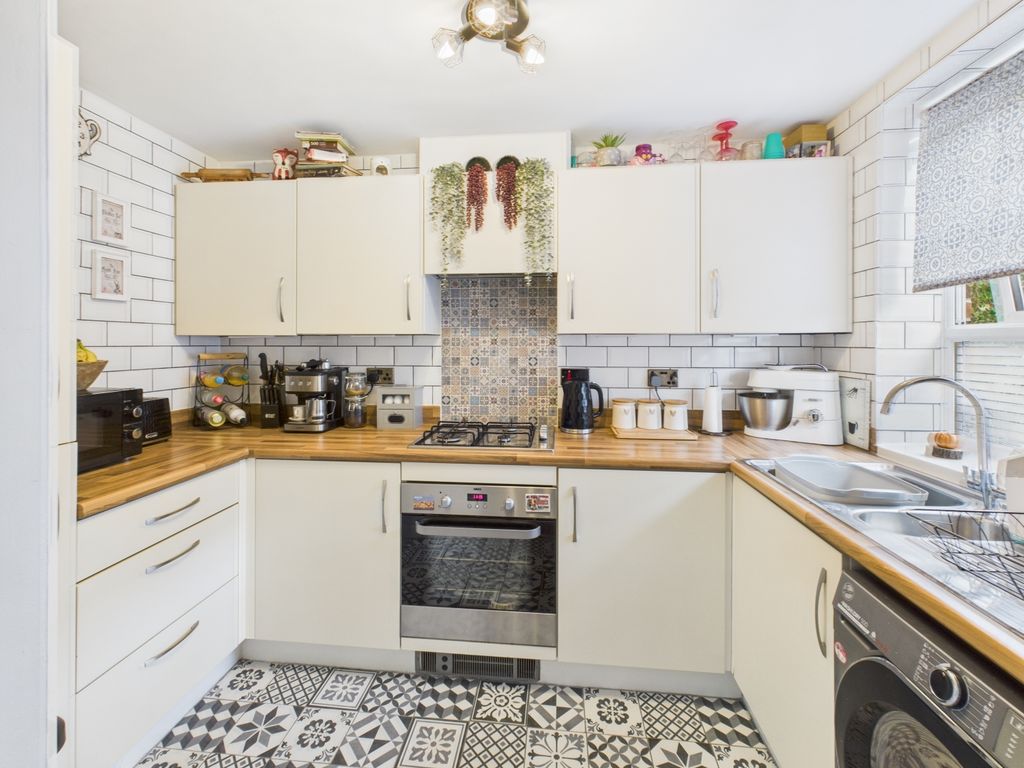 Property photo 2 of 17 Cam03729G0-Pr0131-Still017