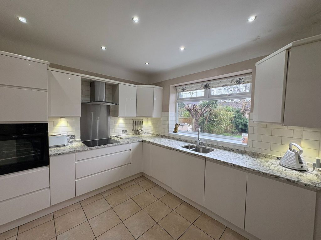 Property photo 3 of 25