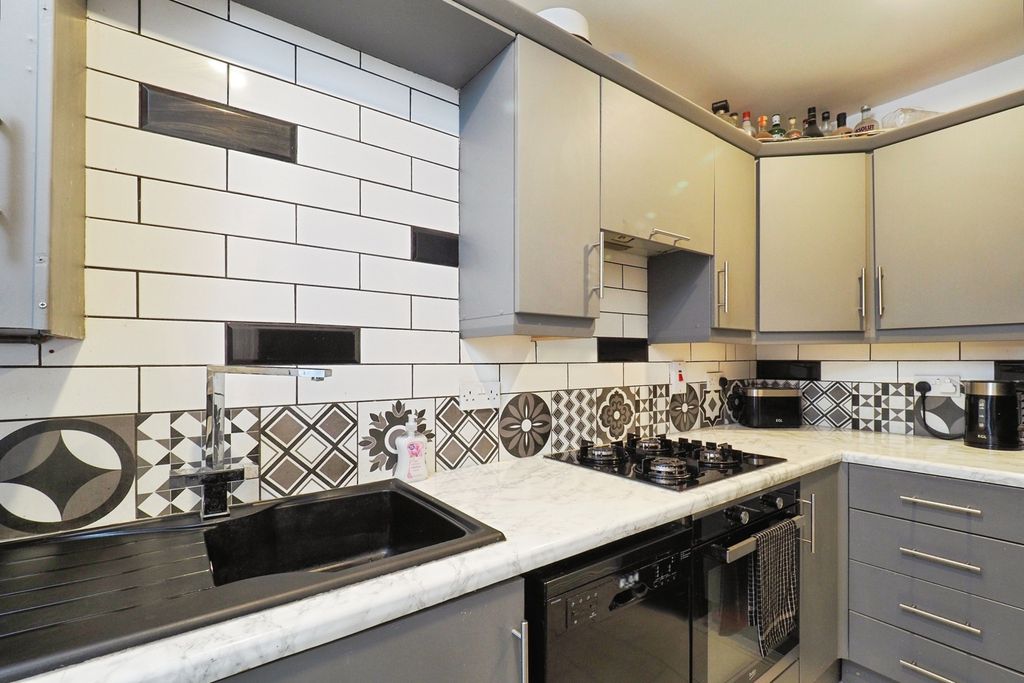 Property photo 2 of 18 Pbox-Img.Jpg