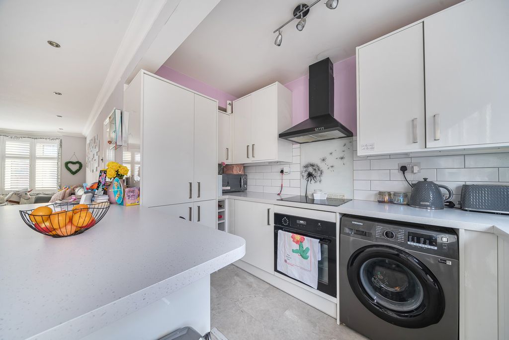 Property photo 2 of 17 Kitchen