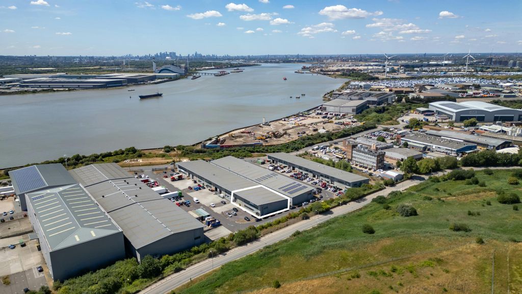 Property photo 2 of 16 05Unit_14_Easter_Industrial_Park_Rm13.Jpg