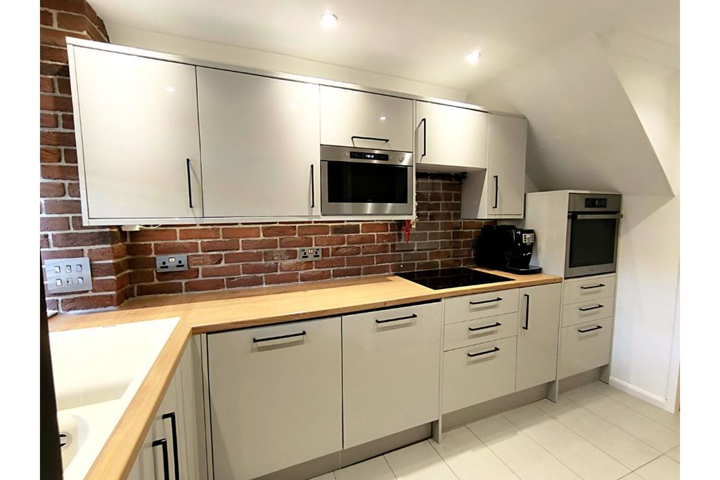 Property photo 2 of 20 Kitchen