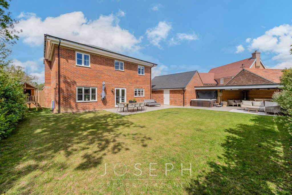 Property photo 2 of 36