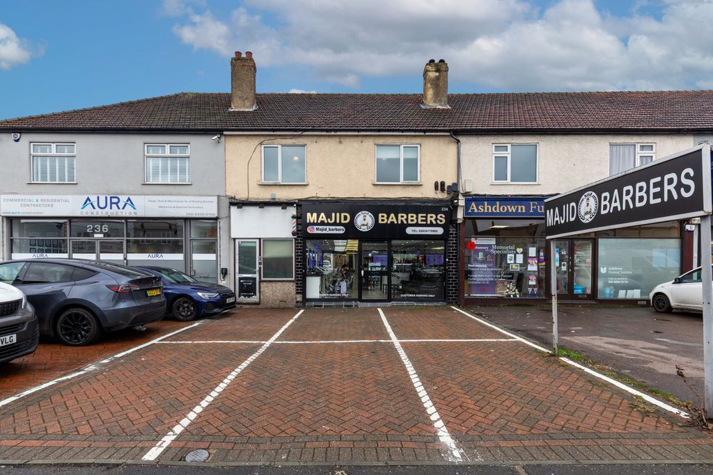 Property photo 1 of 11 234A Blackfen Road, Sidcup, Da15 8Pw