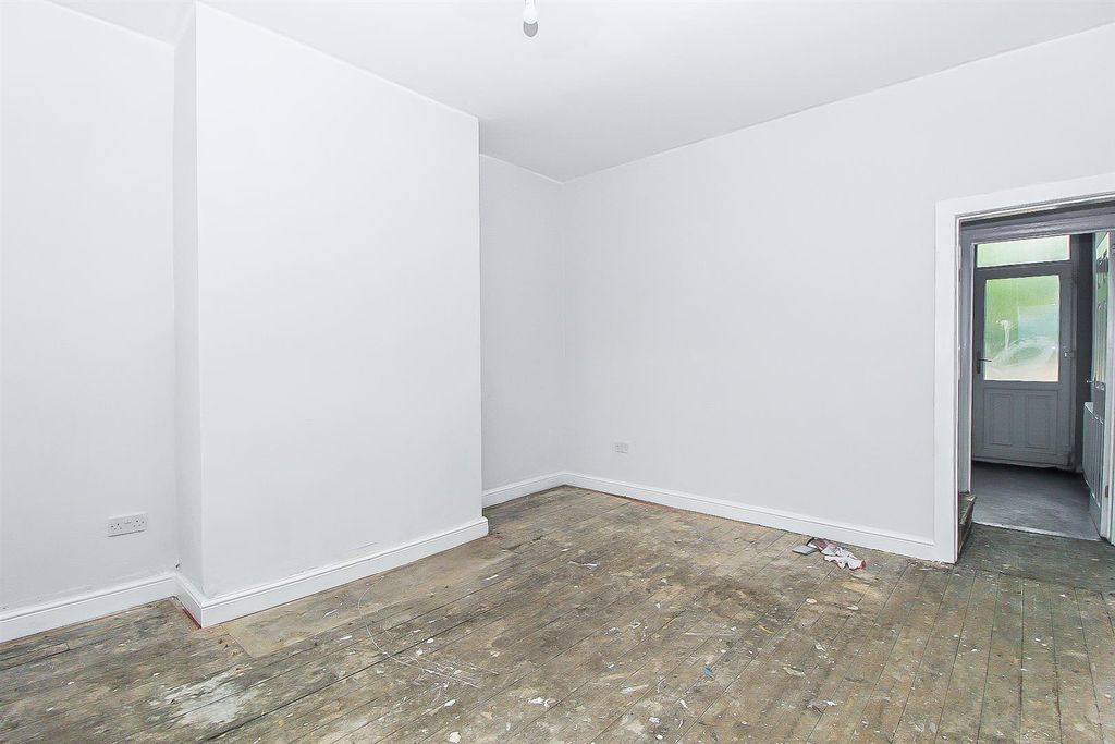 Property photo 3 of 7 Living Room