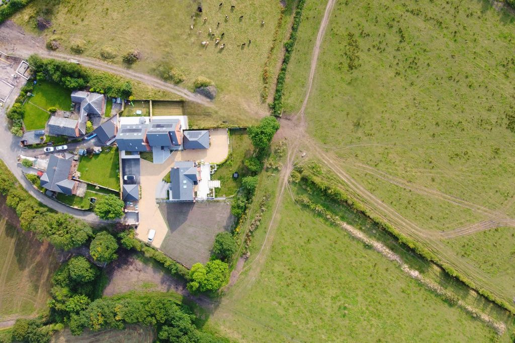 Property photo 2 of 30