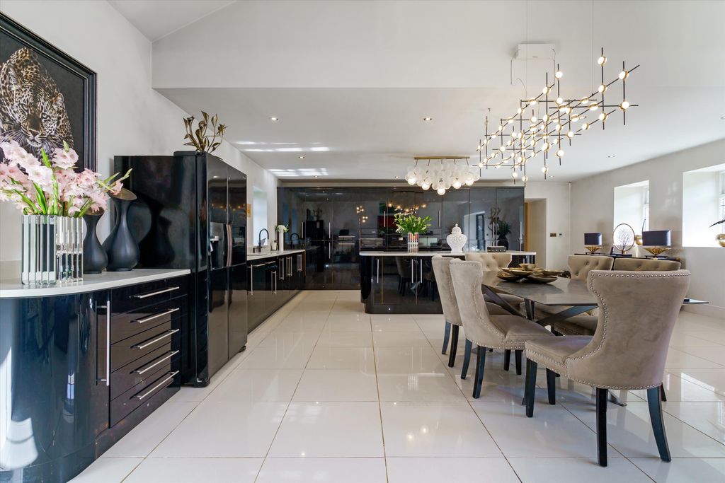 Property photo 3 of 30 Image